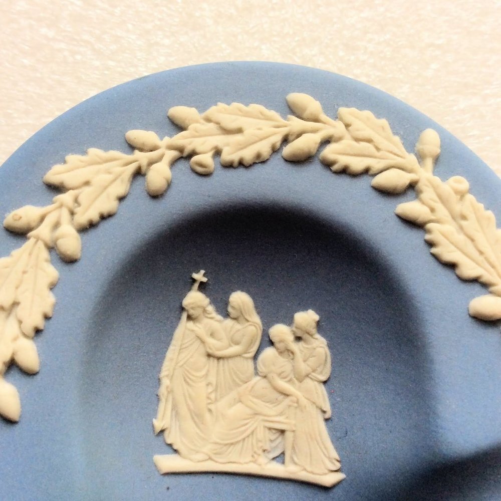 Vintage Wedgwood Blue Jasperware Neoclassical Clover Shaped Trinket Tray - Picture 4 of 7